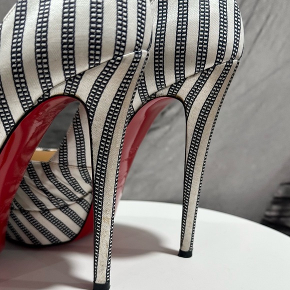 🌺CHRISTIAN LOUBOUTIN 🌺 Greissimo Peep Toe Striped Pumps Size: 37.5 - Picture 12 of 15